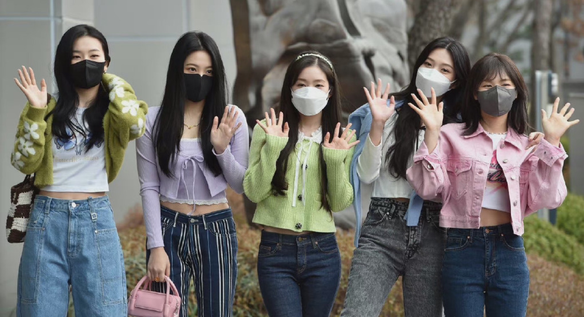 組圖：Red Velvet電臺上班圖 裴珠泫金藝琳「無效比心」