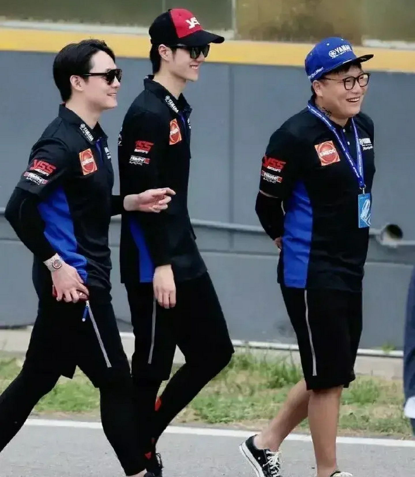 组图兄弟情深尹正晒与王一博海报合照为其庆生