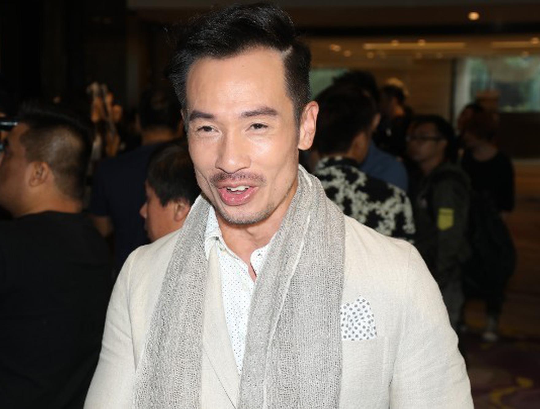 陈豪谈儿女喜笑颜开称学校排队艺人也不能优先