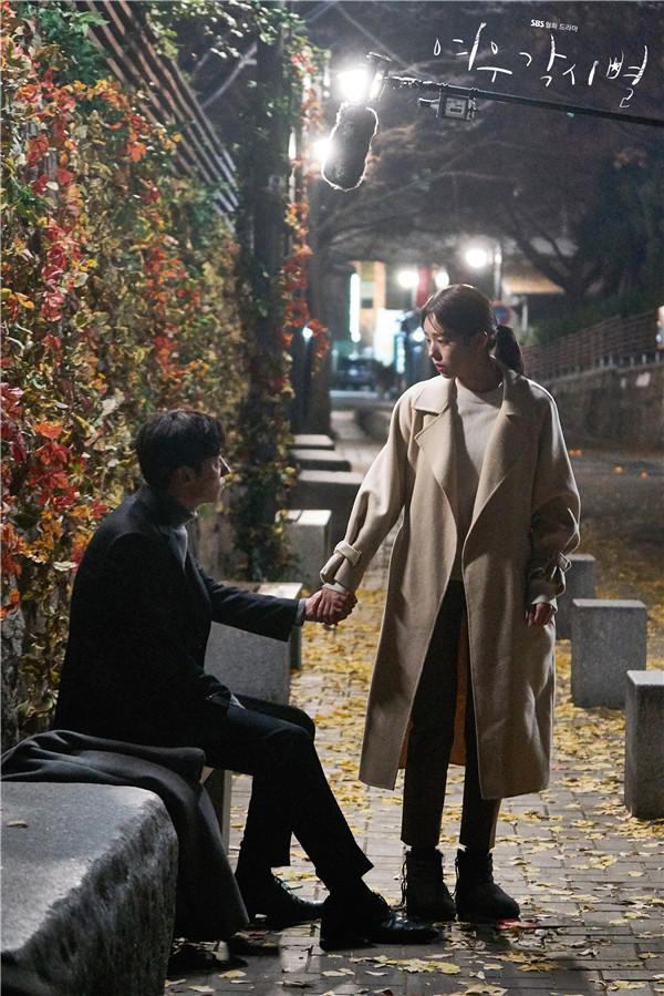 海报剧照主角定妆照剧情:《狐狸新娘星》(剧本:姜银庆,导演:申宇哲)