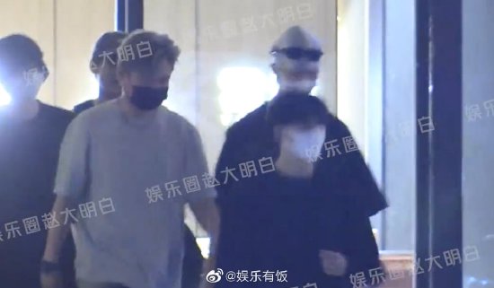 範丞丞王安宇線下聚餐 此前合作《左肩有你》 - 新浪香港