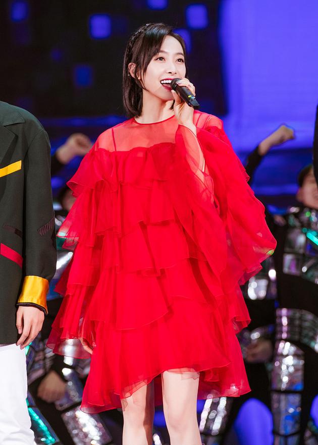 宋茜歌曲《热血燃》现场舞台