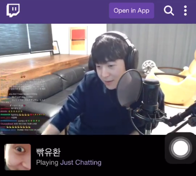 朴有天弟弟直播:哥哥现在很坚强 比之前好很多
