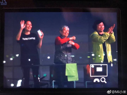 87岁“玉米”奶奶来看春春演唱会