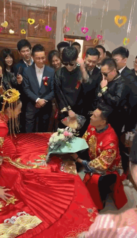 邓伦陪伴新郎新娘