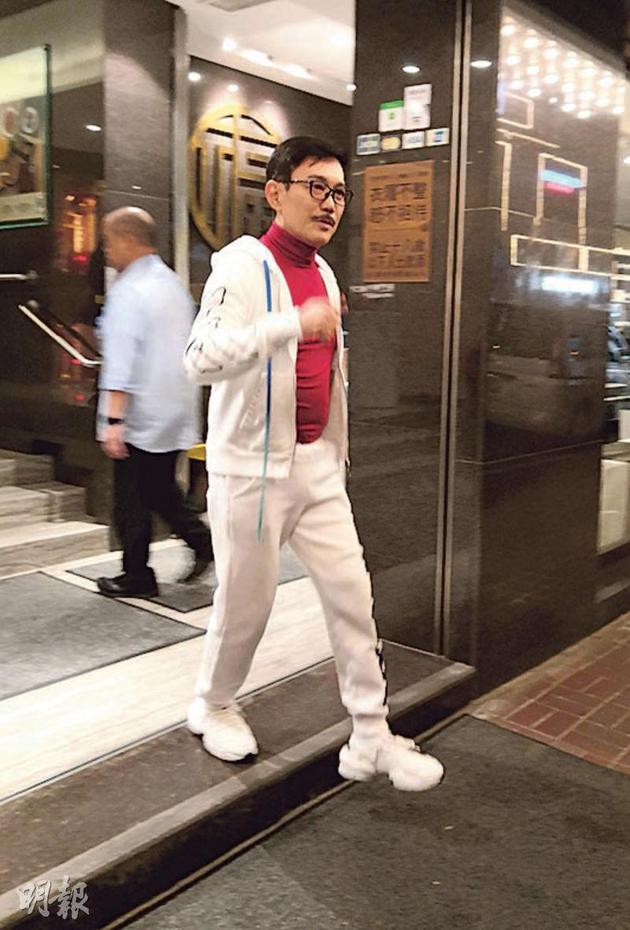 冬至前夕,狄波拉与老公胡须Kong去湾仔名人饭堂取外卖。