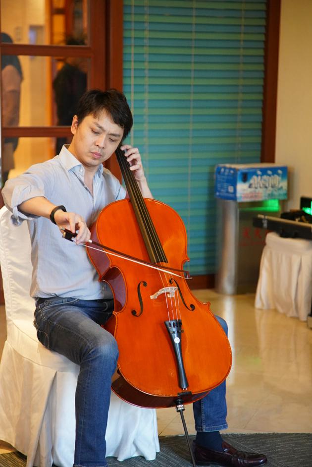 大提琴家秦立巍试奏