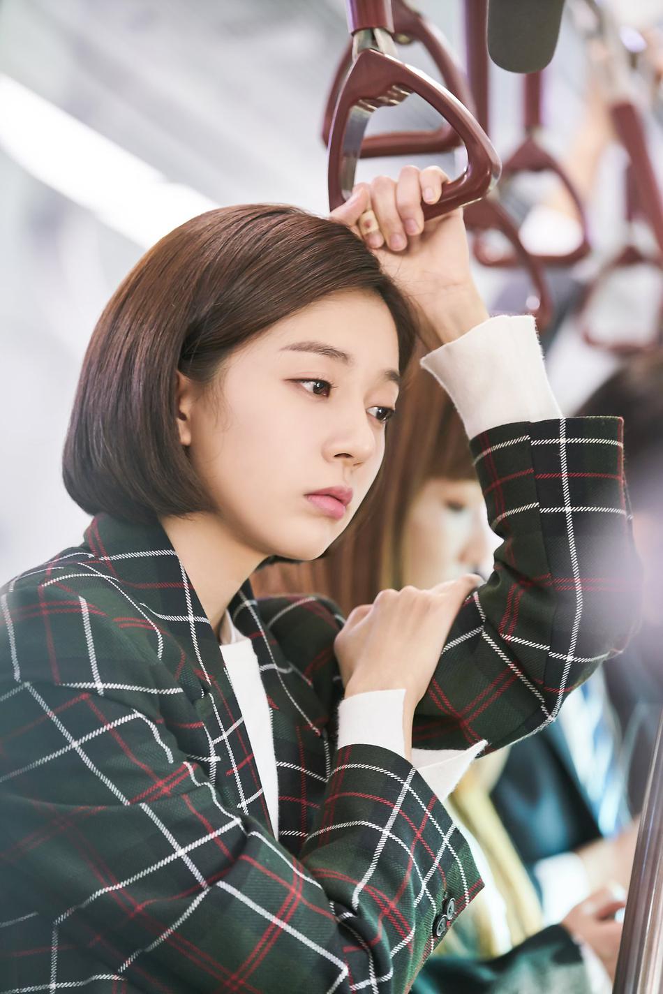 海报剧照主角定妆照剧情:讲述了目中无人的白真相组长和想改过迁善