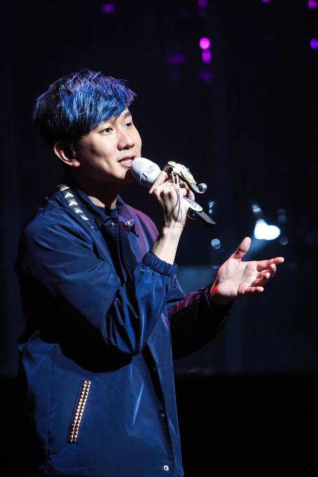 JJ相隔4年在武汉开唱。