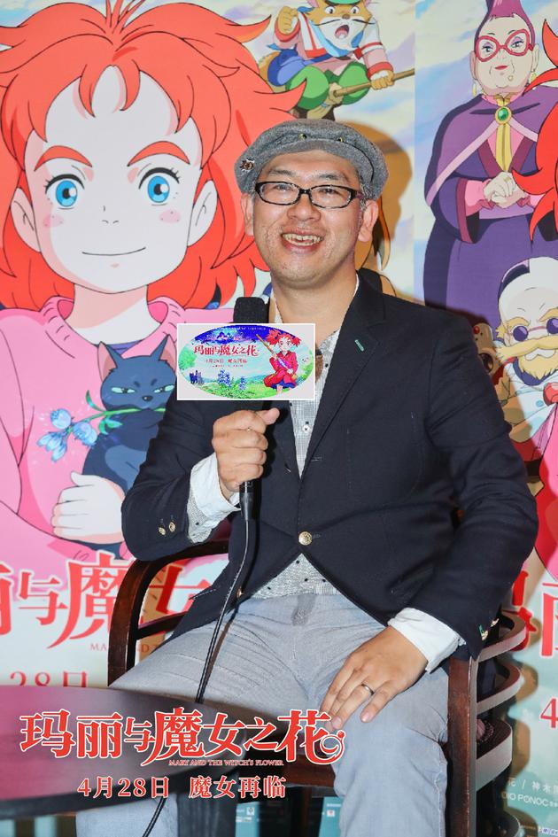 导演接受媒体采访。