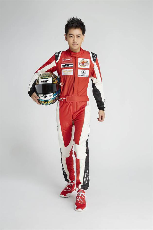 林志颖热爱赛车.
