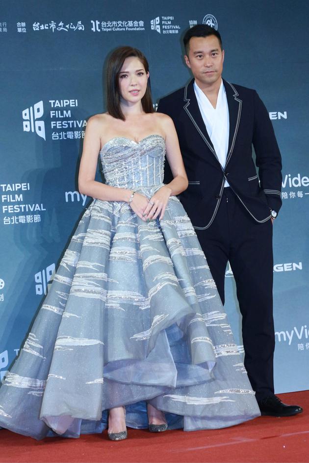 张孝全与许瑋宁担任颁奖人