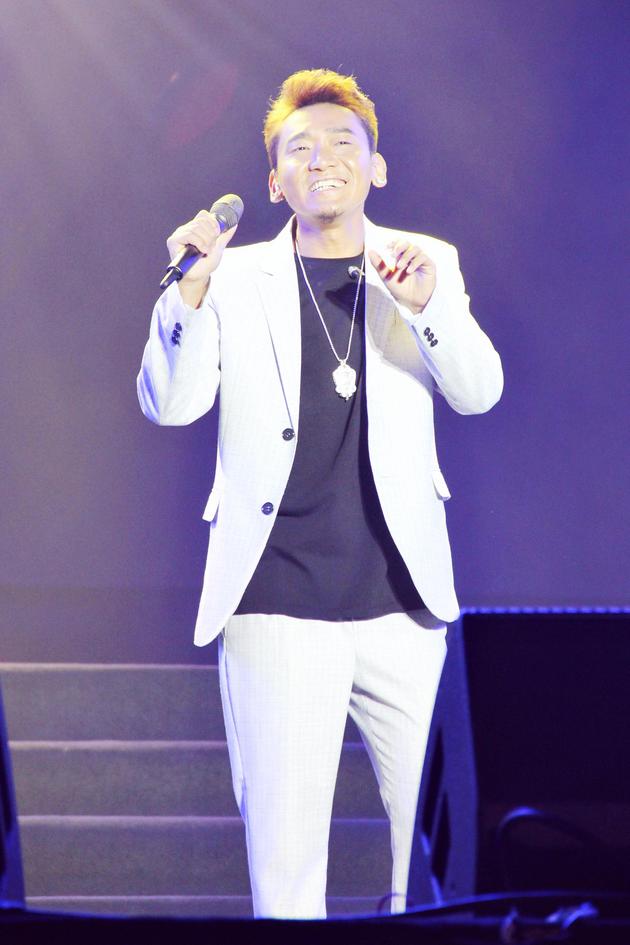 扎西平措登台演出