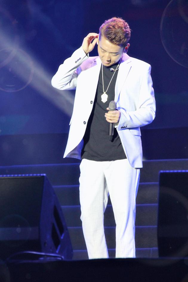 扎西平措登台演出