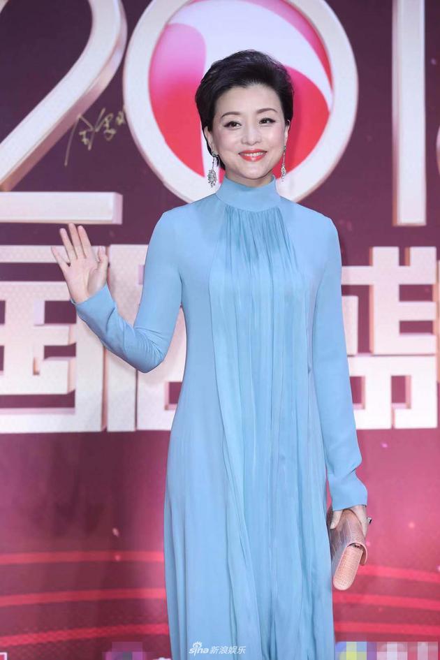 杨澜一旦坐到那把椅子上提问就进入了某种状态