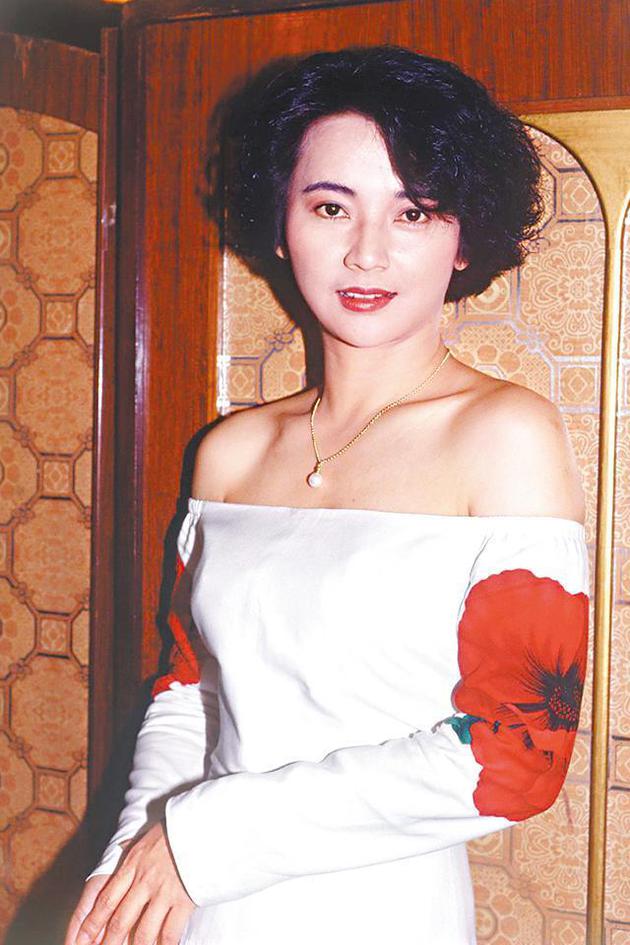 胡慧中80年代到香港发展,当时拍摄的《霸王花》系列,成为她的代表作。