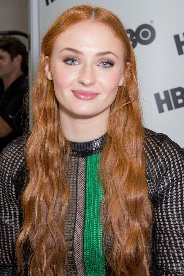 "珊莎"索菲·特纳:《权游》评论曾让我想自杀