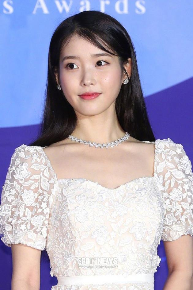 IU