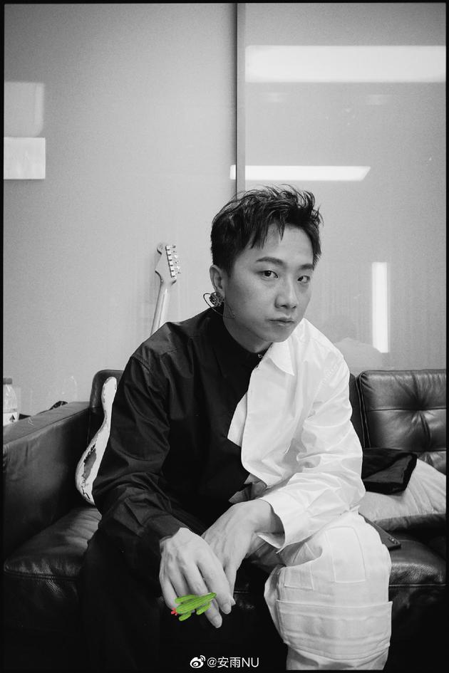 鼓手安雨否认与新裤子贝斯赵梦恋情只是朋友