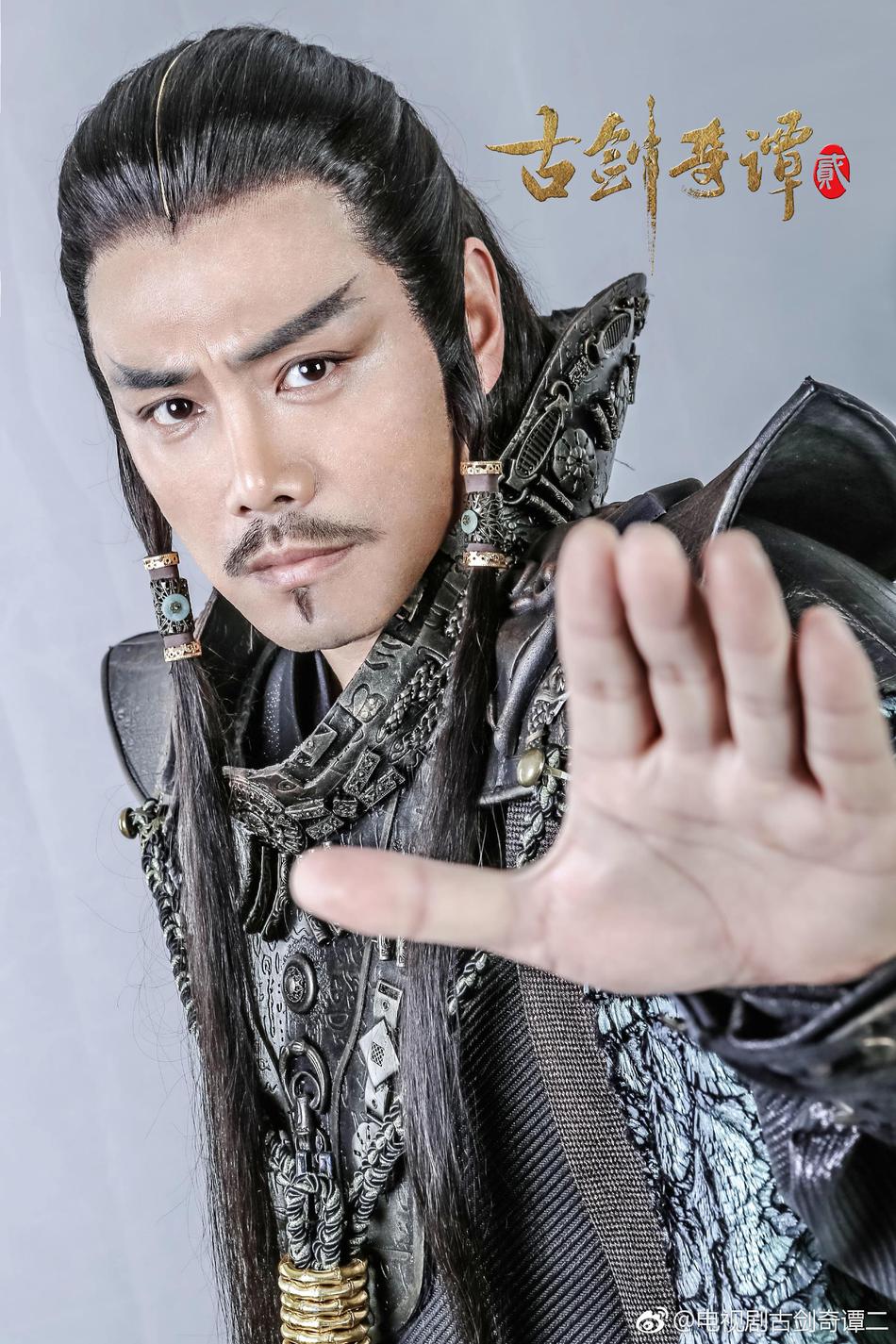 精擅偃术的开朗少年乐无异,因机缘离家,并因仰慕传说中的偃术大师谢衣