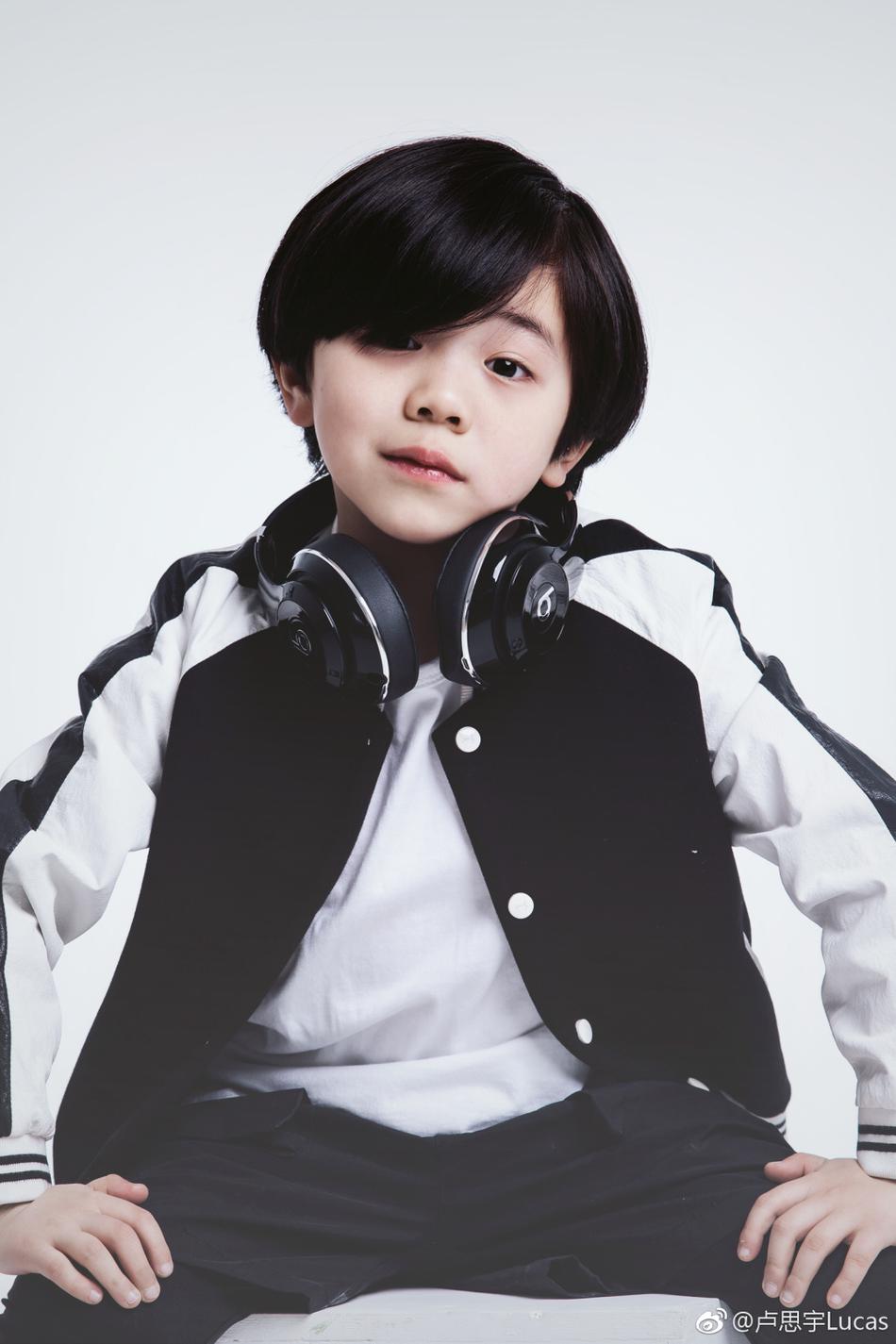 相关写真用户名等你参与评分!暂无分卢思宇,演员.