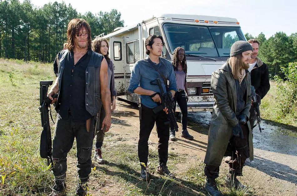 的同名漫画行尸走肉改编,是美剧电视史上第一部正宗的丧尸电视剧