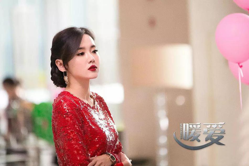 海报剧照剧情:霍栀从小在孤儿院长大.