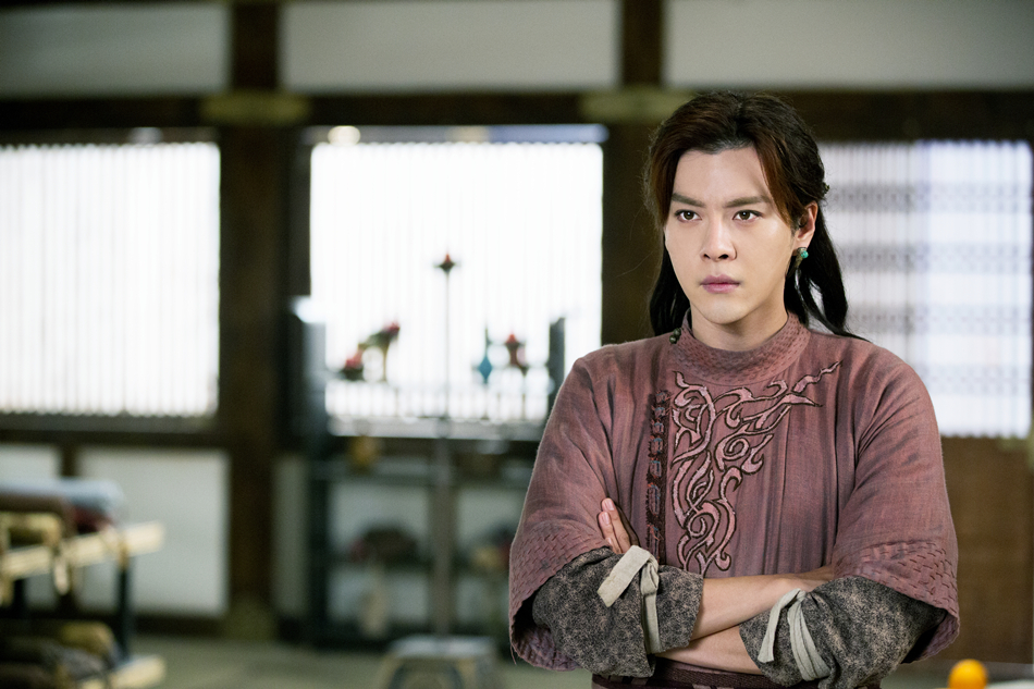 海报剧照剧情:公元626年,大唐都城长安内突然异象丛生,疑案四起,人心