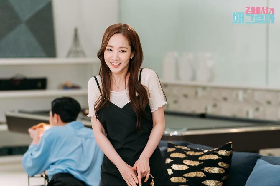 颜值实力兼具的男主李英俊,和在他身边如影随形,既当秘书又当司机