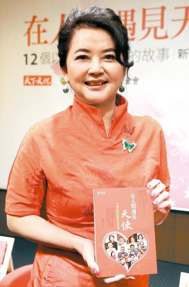 老公涉贪污恐坐牢65年 胡慧中街头买菜面色凝重