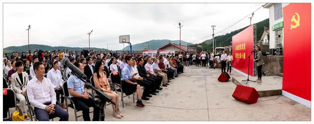 “心连心”赴四川喜德演出 李治廷辛有志跨界合