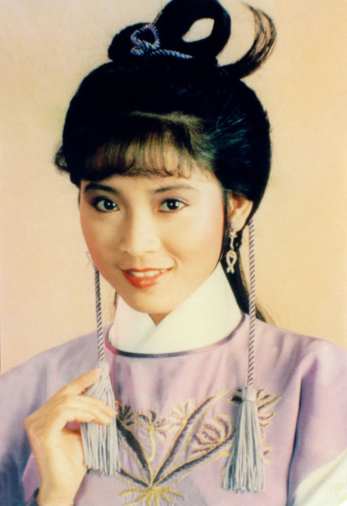 海报剧照剧情:明末年间朝政腐败,民不聊生,袁崇焕屡破清兵,但却为不辨