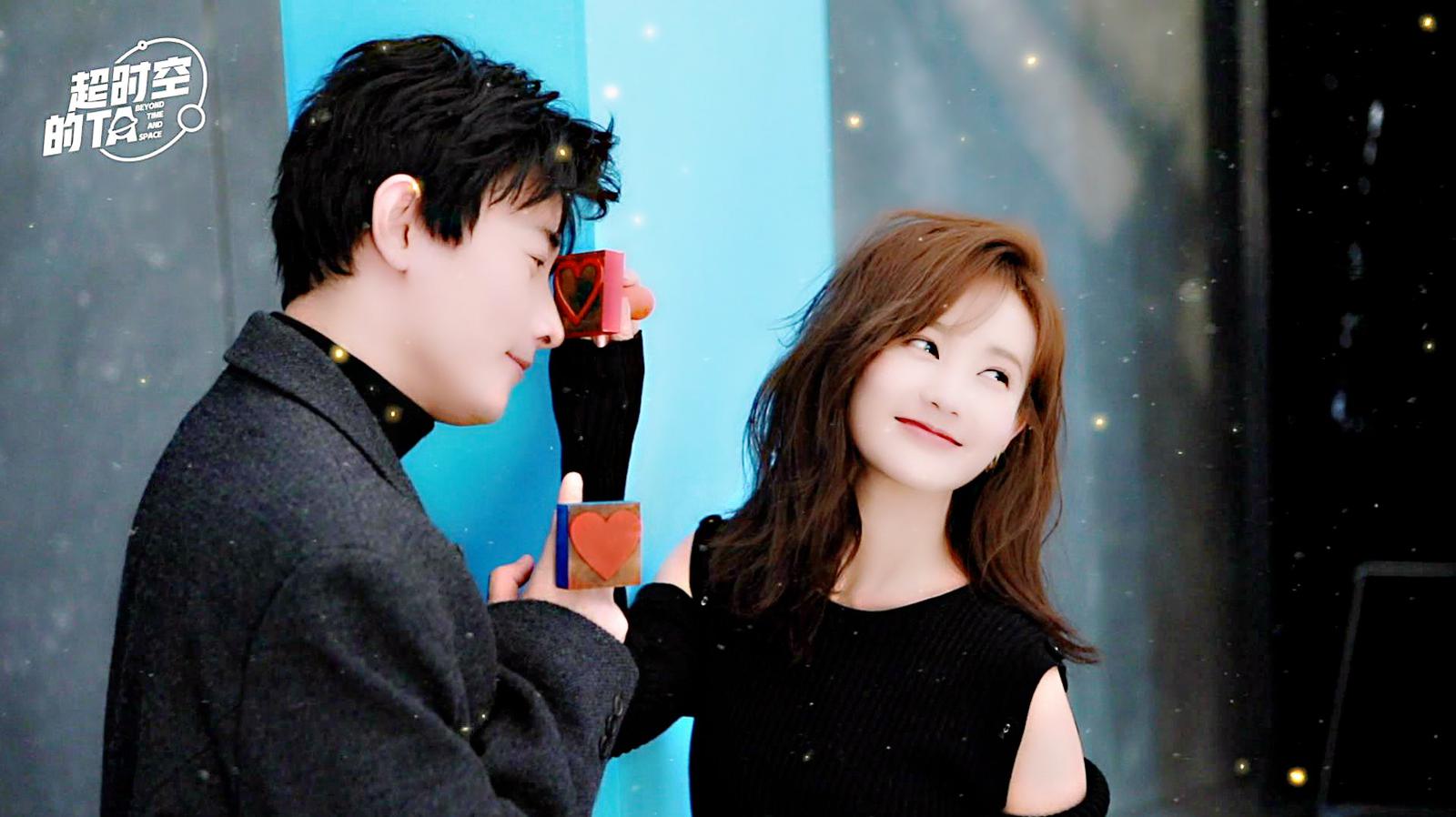 罗晋李一桐拍大片狂撒糖