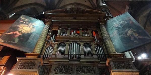 米兰大教堂管风琴是意大利境内最大的管风琴，在欧洲排名第二，在全球排名第14