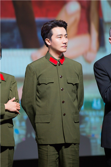 黄轩出席《芳华》首映礼