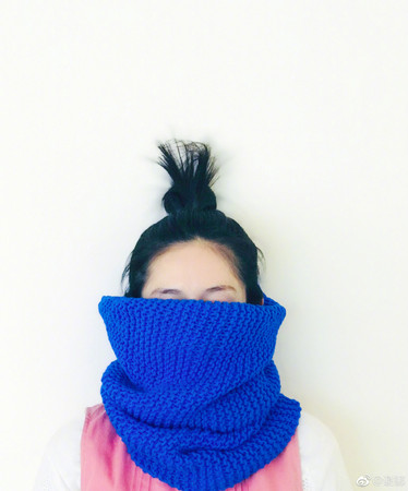 谢娜亲手编织围巾