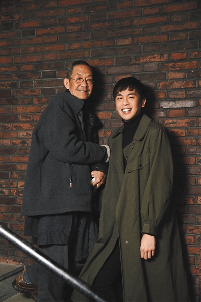 张若昀说，能演林兆华的戏让他们班的同学羡慕嫉妒恨。