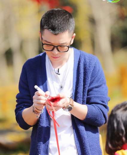 《宝贝的新朋友》王栎鑫烛光演唱会遭萌娃"拆台"