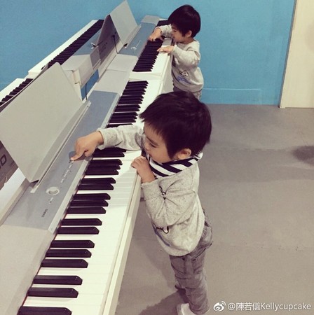 Jenson会戴着领巾