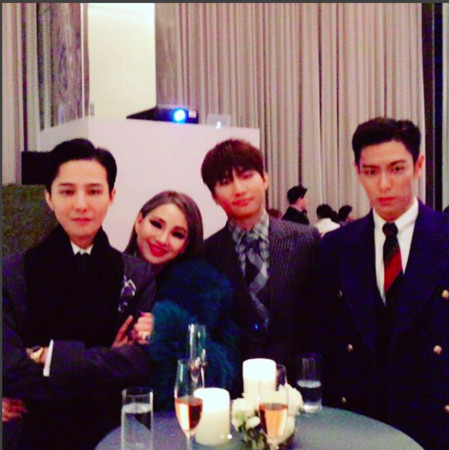 CL与GD、大声和T.O.P的合照 