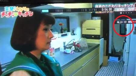日综艺节目突袭艺人家,眼尖网友惊见“惨白人脸”