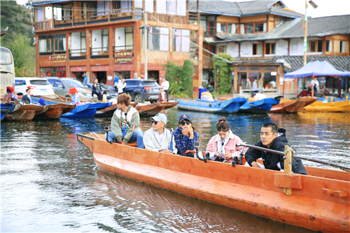 客栈众人外出游玩