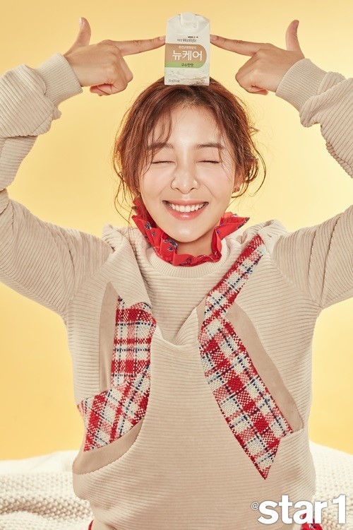 韩国女艺人薛仁雅拍杂志写真 修长美腿抢镜|薛仁雅