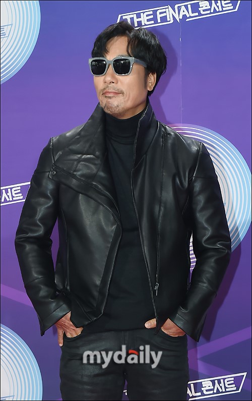 李文世被传与原总统全斗焕为球友 澄清只一面之缘|李文世|全斗焕|澄清_新浪娱乐_新浪网
