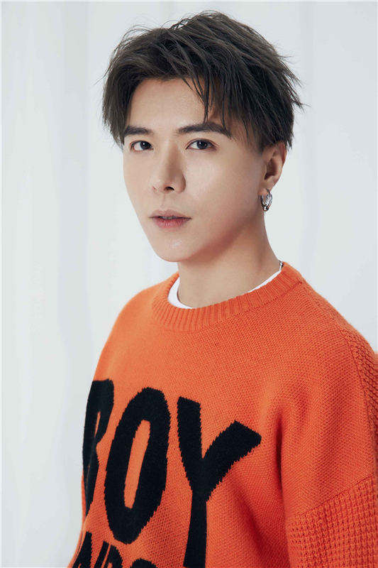 黄钧泽《循环》mv发布 嘻哈歌手也可以玩旋律|黄钧泽