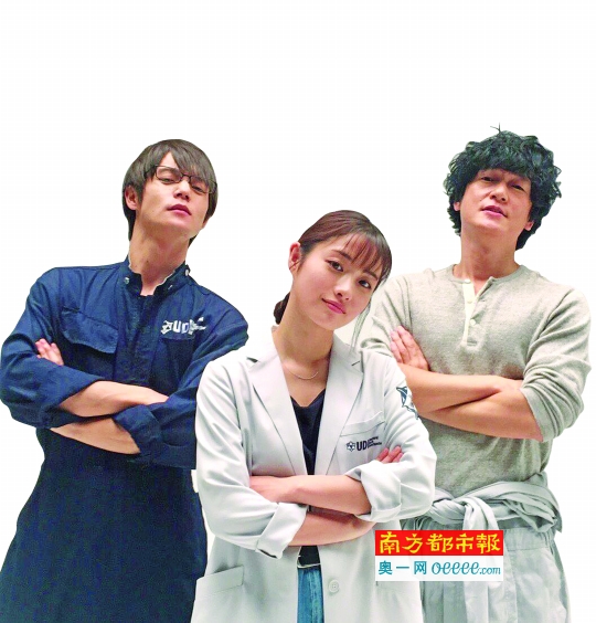 本剧感情线扑朔迷离，虽然洼田正孝(图左)戏份很足，但是从演员番位表来看，男一号应该是井浦新所扮演的腹黑毒舌法医中堂(图右)。