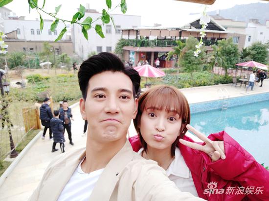 肖茵、蒲巴甲《儿孙幸福计划》片场合影