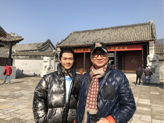 徐小明身为【大明国子监》的总监制，与演出的徐沅澔算是一次难得的父子档，更并肩出席开机礼主持开镜仪式