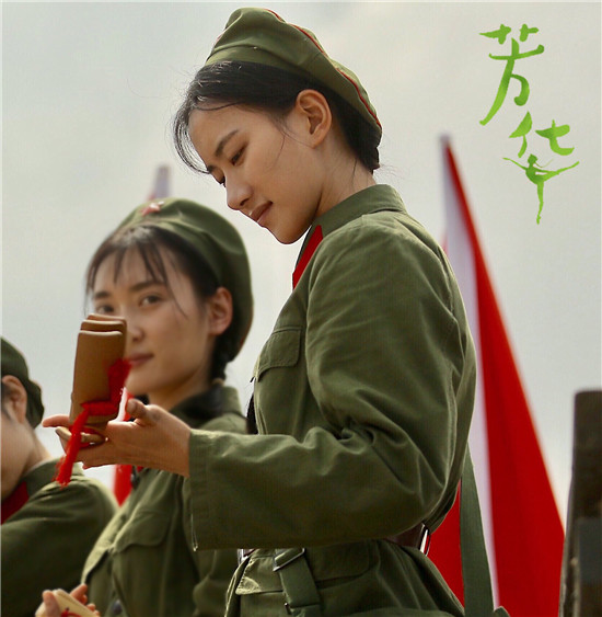 邝晓彤气质出众