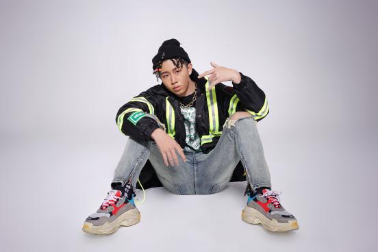 00后说唱歌手巨蛙tos写真曝光 创作音乐60多首